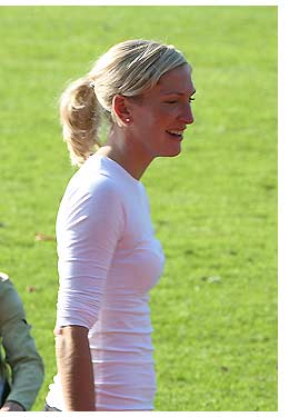 Kerstin Boschert am Rande des Auswärtsspiels beim FFC Brauweiler Pulheim am 15.10.2006. (Foto: P. Brauweiler)