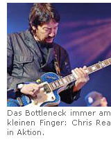 Das Bottleneck immer am kleinen Finger: Chris Rea in Aktion.