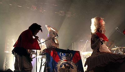 Der Bär, der Hase und das Mädchen - Bonaparte.