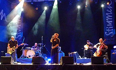 Leïla Bounous und ihre Band.