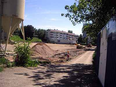 Das Leben ist eine Baustelle: Das Stadion an der Basler Straße, nicht ganz ligatauglich.