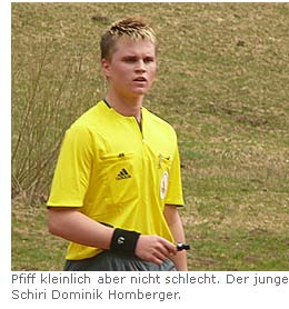 Pfiff kleinlich aber nicht schlecht. Der junge Schiri Dominik Homberger.