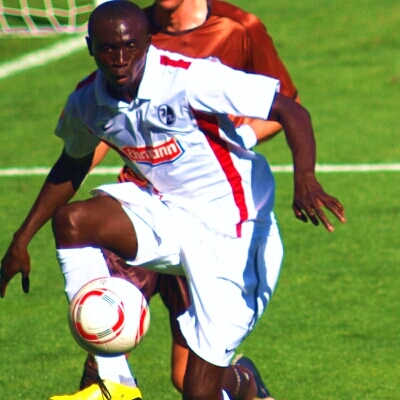 Making History: Papiss Demba Cissé beim 1. Saisonspiel gegen St. Pauli. Making History: Papiss Demba Cissé beim 1. Saisonspiel gegen St. Pauli.