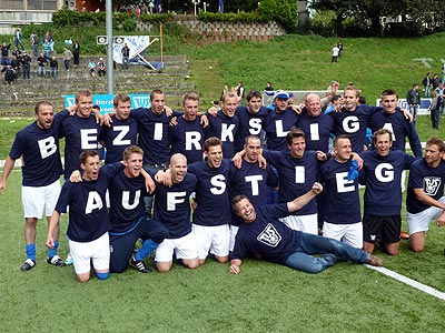 Endlich! Geschafft! Liegend Vorstand Peter Endlich! Geschafft! Liegend Vorstand Peter